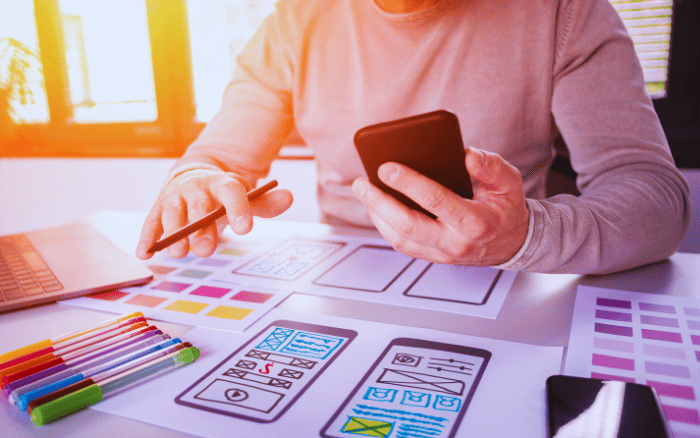Mobile First: Warum deine Website zuerst auf dem Handy überzeugen muss Post Titelbild
