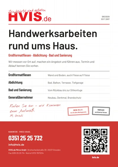 Werbeschild HVIS.de mit Leistungstabelle, Handnotiz und QR-Code